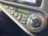【オートエアコン】一度お好みの温度に設定すれば、車内の温度を検知し風量や温度を自動で調整。暑い&hellip;寒い&hellip;と何度もスイッチ操作をする必要はありません。快適な車内空間には必須の機能ですね♪
