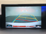 【バックガイドモニター】後方の映像をナビ画面に表示するだけでなく、ステアリング操作に連動して動くガイド線も同時に表示!予想進路の確認をしながら後退できるので便利です!