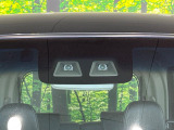 【スマートアシスト】走行中に前方の車両等を認識し、衝突しそうな時は警報とブレーキで衝突回避と被害軽減をアシスト。より安全にドライブをお楽しみいただけます。