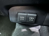 充電用USB端子付き。スマートフォンなどの充電に便利です。