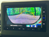 【バックカメラ】駐車時に後方がリアルタイム映像で確認できます。大型商業施設や立体駐車場での駐車時や、夜間のバック時に大活躍!運転スキルに関わらず、今や必須となった装備のひとつです!