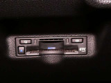 ETC車載器付きです。高速道路の料金所渋滞も解消!落ち着いてスムーズに通過できます。今や必需品の一つとなった装備ですね。