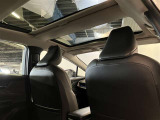 爽やかな風と光が差し込む開放的な車内で、至福のドライブを心ゆくまで。