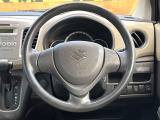 インテリアに合わせたデザインのステアリングは、運転される方のことも考え、運転しやすい形状、大きさです。是非一度、実際に触ってお確かめください。