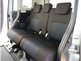 ゆとりある広々とした車内空間は、ドライブを始め買い物やレジャーなど、幅広く活躍します。一人でもみんなとでもお出かけを楽しみましょう!