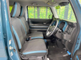 運転席まわりには十分なスペースがあり、大柄な方でもゆったり運転していただける環境です。