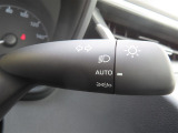 AUTOの位置にセットしておくと、暗くなったら自動でライトの点灯をサポートしてくれます!高速道路でのトンネル通過時など便利です!