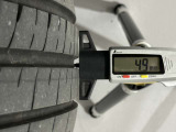 夏タイヤの残り溝は4.9mmです。スリップラインからは3.5mmとなっております。