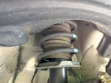 お車を安心してお乗りいただく為には、足回りの定期点検が欠かせません。サービスサポート(有償保証)では無料点検もご提供しており、安心のカーライフをお過ごしいただけるサポート体制が整っています。