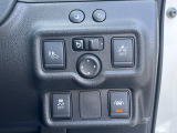 【電動格納ミラー】サイドミラーは電動格納式となっており、狭い駐車場でもキズがつくリスクを抑えられます。