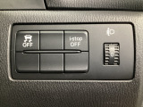 運転席脇のクラスタースイッチ部分にはアイドリングストップOFF、DSC(横滑り防止装置)OFFスイッチ、ライトレベライザースイッチを集中配置しております。