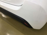 コーナーセンサーを車の前後に装備。障害物までの距離に応じて警告音を変えてお知らせ。縦列駐車時や駐車場・車庫などでの取り回しをサポートします。詳細は販売店スタッフまでおたずねください。