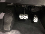 アルミ専用ペダル仕様です。見た目良く、運転席に乗り込む度にペダルが目に入って、気も上がります!