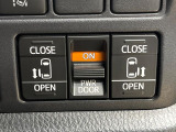 【両側パワースライドドア】スマートキーや運転席のスイッチで後席両側スライドドアの開閉が可能♪電動だから力を入れてドアを開ける必要が無く、小さなお子様でも簡単に開け閉めでき快適です♪