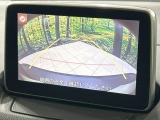 【バックカメラ】駐車時に後方がリアルタイム映像で確認できます。大型商業施設や立体駐車場での駐車時や、夜間のバック時に大活躍!運転スキルに関わらず、今や必須となった装備のひとつです!