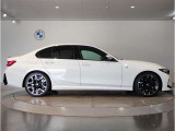 ご納車後も全国約200拠店のBMW正規ディーラーサービス工場にて保証対応いたします。お近くのBMW正規ディーラーをご案内の上、アフターメンテナンスをお受け頂けますので、安心してお乗りいただけます!!