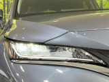 【LEDヘッドライト】悪天候や夜間走行時も良好な視界を確保し安心して運転できる高輝度LEDヘッドライトを装備!点灯速度が早く、消費電力も抑えられています。
