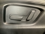 こちらのグレードは助手席にもパワーシートを装備しております!運転席同様お好みで調整が可能です!