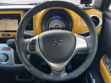 インテリアに合わせたデザインのステアリングは、運転される方のことも考え、運転しやすい形状、大きさです。是非一度、実際に触ってお確かめください。