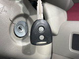 【キーレス】少し離れた場所からでもボタン一つでドアの開錠・施錠ができるのでとっても便利!ドアの鍵穴周りに傷をつけることもありません♪