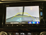リバースギアに入れるだけで後方の表示へ切り替わります。夜間や雨の日の駐車も楽になりますよ。