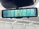 【デジタルルームミラー】後席の大きな荷物や同乗者で後方が確認しづらい時でも安心!カメラが撮影した車両後方の映像をルームミラー内に表示。クリアな視界で状況の確認が可能です!