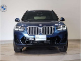 ☆BMWの代名詞とも言える【キドニーグリル】一目見ただけでBMW車であると認識できる確固たるアイコンとして存在感を放ちます☆