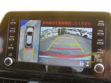 バックカメラの他に上から見下ろしたような画像が見れるアラウンド(全方位)モニター。前後左右を把握できます!