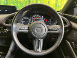 【純正革巻きステアリング】上質な革を使用することで、手にしっかり馴染みとても運転しやすいハンドルです♪