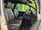 【黒革調シートカバー】運転席シート廻りは使用感も少なく、良好な状態となっています。丁寧に使われていたことがよくわかりますね。