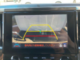 【バックカメラ】駐車時に後方がリアルタイム映像で確認できます。大型商業施設や立体駐車場での駐車時や、夜間のバック時に大活躍!運転スキルに関わらず、今や必須となった装備のひとつです!