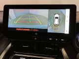 【パノラミックビューモニター】映像で、見づらい車両周辺の確認をアシスト。クルマを真上から見ているような映像を表示。 運転席から確認しにくい車両周囲の状況を把握。