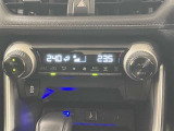 エアコンはオートエアコン付きになります。お好みの温度設定をすれば車内の温度を検知し自動で調整をしてくれます。暑い日や寒い日に特に活躍してくれます。