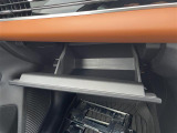 【グローブボックス】大容量のグローブボックスです!!車検証ケース他、日頃使う小物類の収納スペースもたくさんあります!