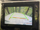 【バックカメラ】駐車時に後方がリアルタイム映像で確認できます。大型商業施設や立体駐車場での駐車時や、夜間のバック時に大活躍!運転スキルに関わらず、今や必須となった装備のひとつです!
