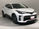 車の下廻りもリフトに上げて認定検査員が、細部までチェックをしています。安心してお乗りいただけるトヨタ認定中古車です。