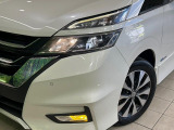 【LEDヘッドライト】悪天候や夜間走行時も良好な視界を確保し安心して運転できる高輝度LEDヘッドライトを装備!点灯速度が早く、消費電力も抑えられています。