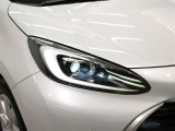 LEDヘッドライトです。デザイン性がよくとても明るいので、夜間の走行や悪天候でも安心です。しかも長寿命!