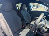 内装クリーニングも施しております。内装の綺麗なお車は気持ちが良くオススメさせていただく1つのポイントになっております。