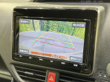 【バックカメラ】駐車時に後方がリアルタイム映像で確認できます。大型商業施設や立体駐車場での駐車時や、夜間のバック時に大活躍!運転スキルに関わらず、今や必須となった装備のひとつです!