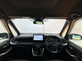 運転席周辺の様子です☆ オーディオ周りやメーター類の位置など、ご確認下さいね♪