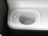 ホッとカップホルダーが運転席・助手席にあります。ホットドリンクをちょうど良い温度でキープしてくれる保温機能付で嬉しいです。