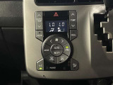 【オートエアコン】一度お好みの温度に設定すれば、車内の温度を検知し風量や温度を自動で調整。暑い&hellip;寒い&hellip;と何度もスイッチ操作をする必要はありません。快適な車内空間には必須の機能ですね♪