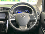 【純正革巻きステアリング】上質な革を使用することで、手にしっかり馴染みとても運転しやすいハンドルです♪