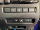 【パワーバックドア】スマートキーや運転席のボタンを押すだけでリアゲートが自動で開閉します!荷物を持っている時や、高い位置にあるバックドアを閉める際に便利な機能です♪