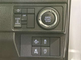 パワースライドドア付きだから、狭い駐車スペースなどでの 乗り降りラクラク!小さなお子さまのいるご家庭には嬉しい装備。