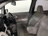 高いホールド性で運転姿勢が安定します。長距離ドライブでも疲れにくいのが魅力です。快適なドライビングライフをお送りください♪
