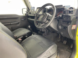 【運転席】座り心地が良いシートなので長時間の運転でも快適にお過ごしいただけます。新品のフロアマットのご注文も可能です。掲載箇所以外にご希望の写真がございましたらお気軽にお問い合わせ下さい。