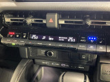 【シートベンチレーション】夏場は涼しい風でお尻や背中の熱やムレを防ぎ、冬はエアコンよりも早く温まってポカポカに!季節を問わず快適に過ごせます。