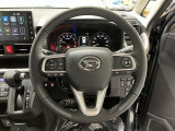 ステアリングから手を離さず、運転に集中したままオーディオ等の操作ができます。